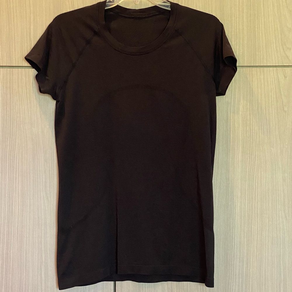 Lululemon Swiftly Size 10 Black Tech Short-Sleeve Shirt S2.0  Hip